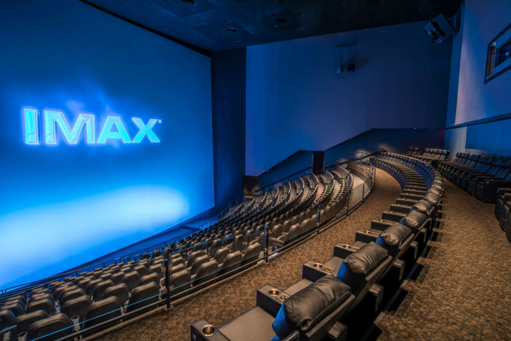 تقنية IMAX هي تقنية متقدمة لعرض الأفلام تمتاز بدقة وجودة عرض فائقة الارتفاع.